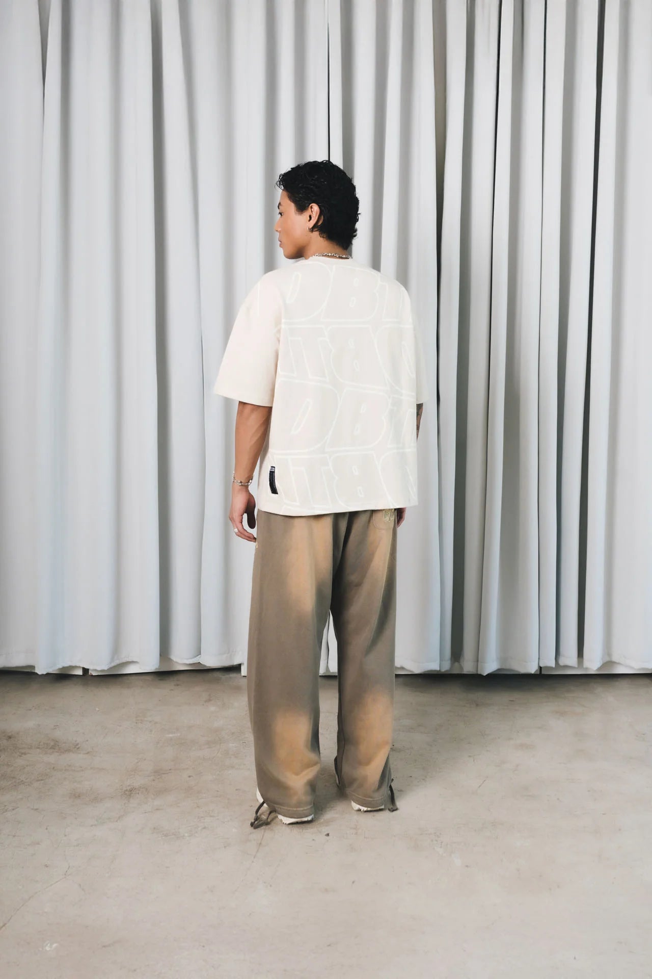 Slant Pocket Tee - Beige & Cream