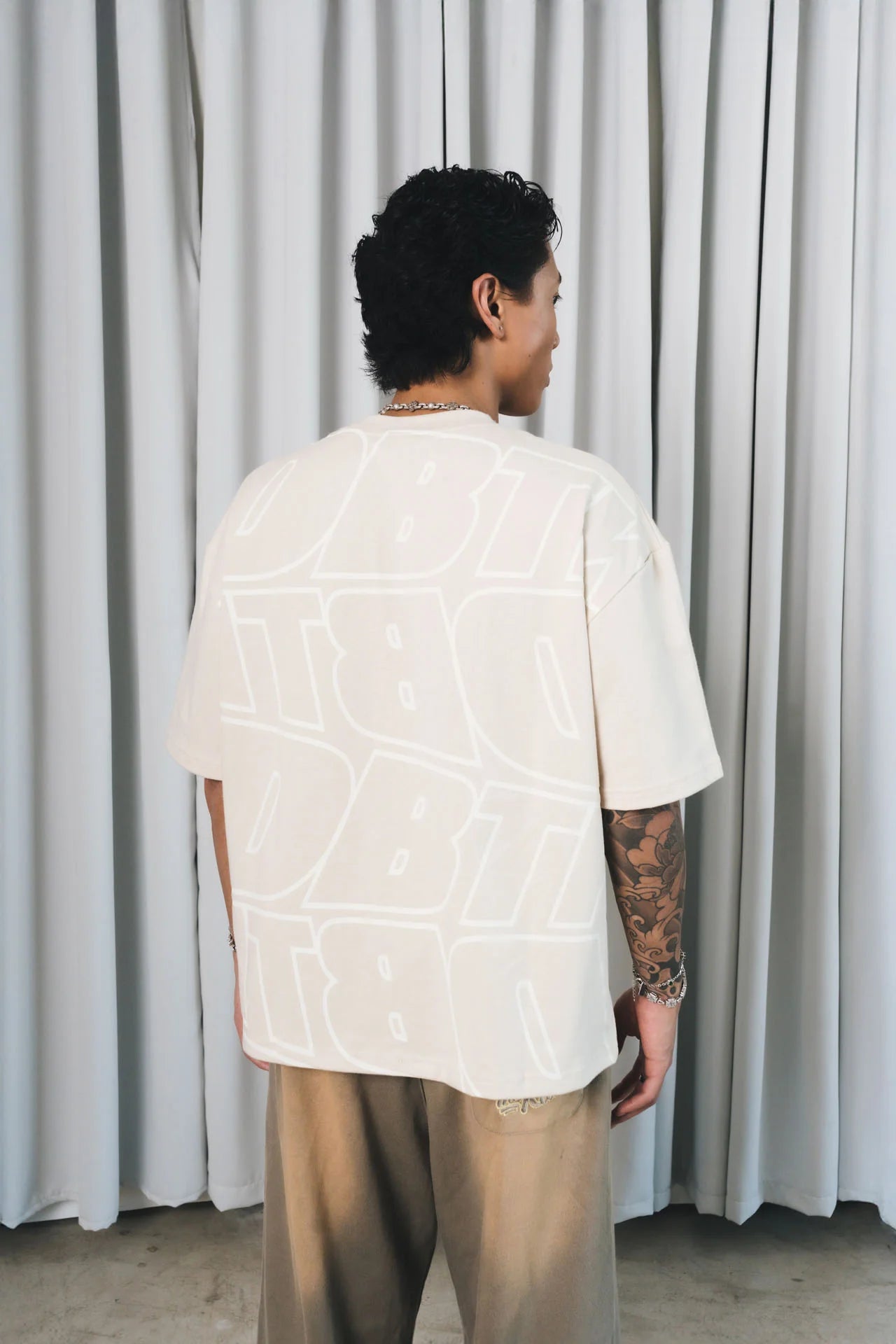 Slant Pocket Tee - Beige & Cream